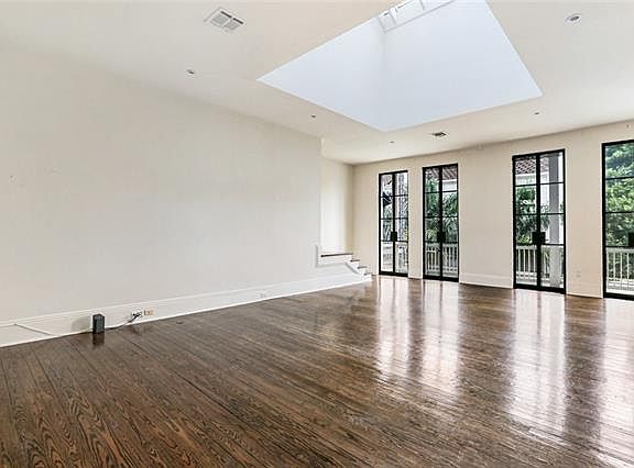 5th image of 1318 Chartres St Unit 1318