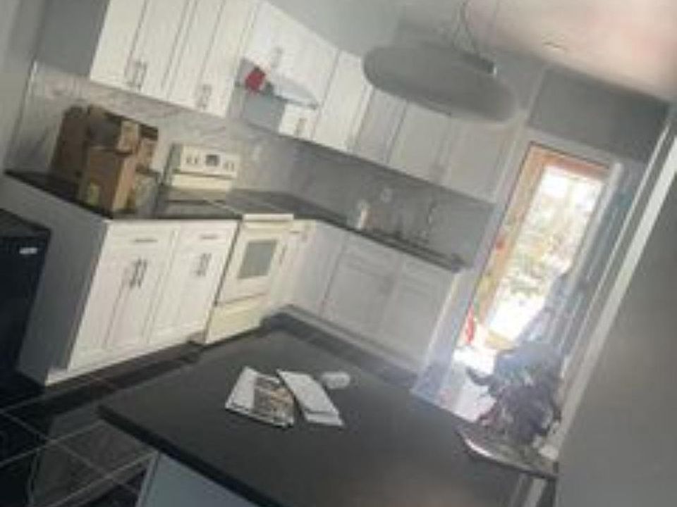 2nd image of 3862 Folsom St