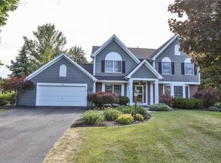 10 Wyebrook Cir, Penfield, NY 14526