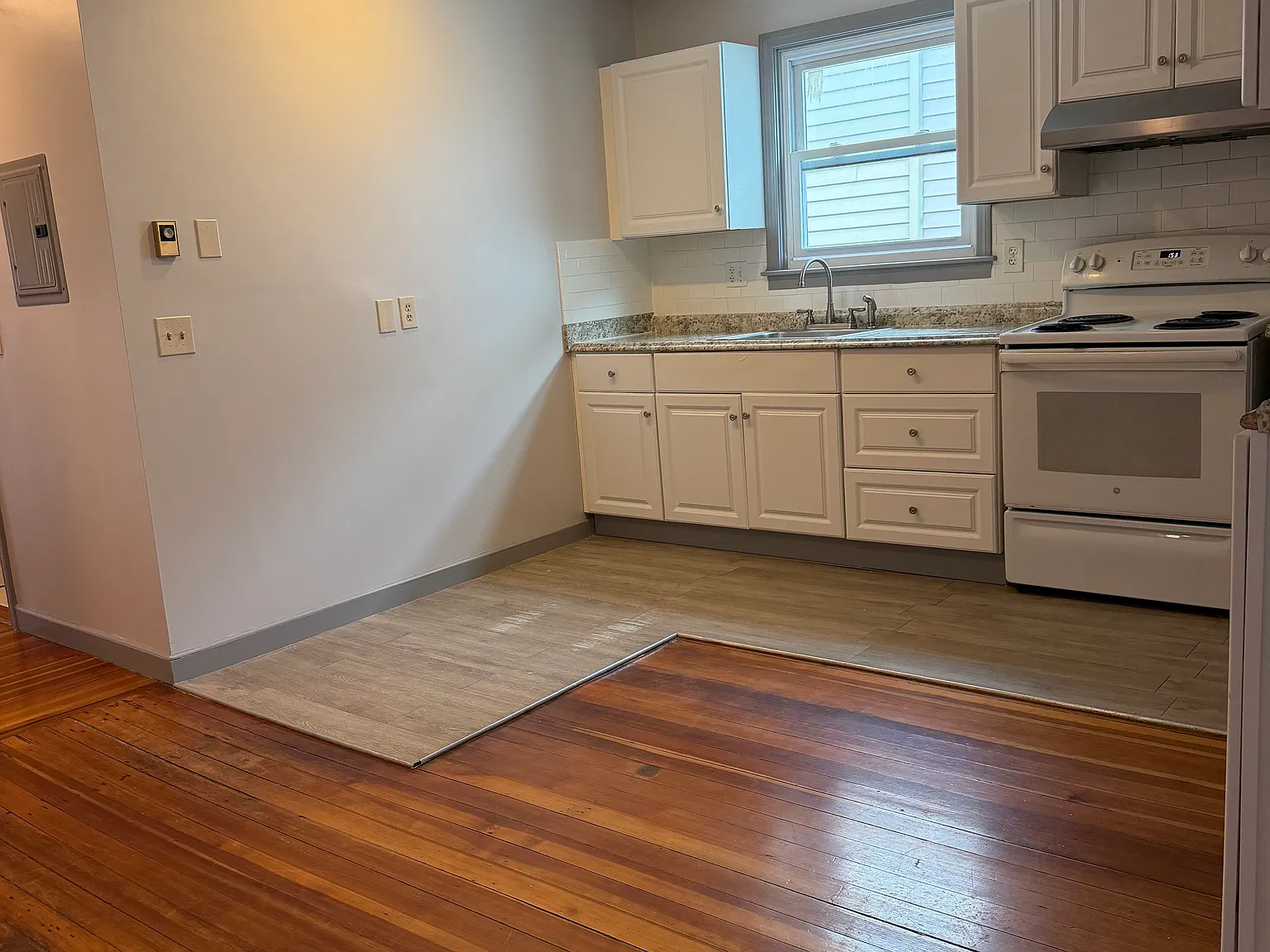 2 bed, 800 sqft, $2,500 — Photo 4