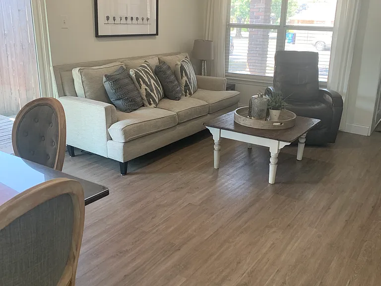 9946 Camfield Ave — Photo 10