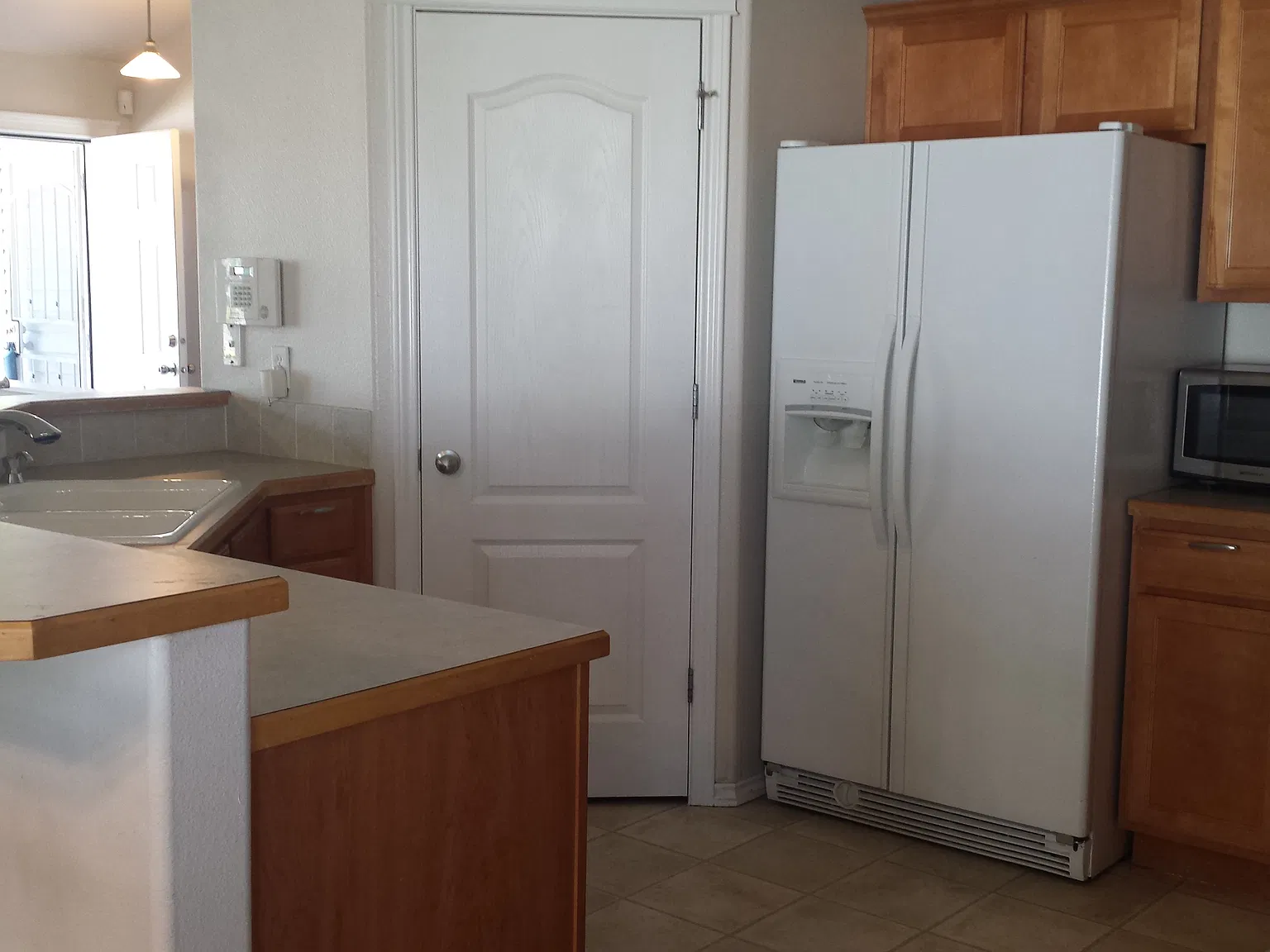 3 bed, 1355 sqft, $2,200 — Photo 4