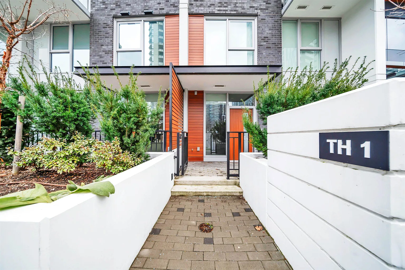 10448 University Dr #Townhouse 1 photo 1