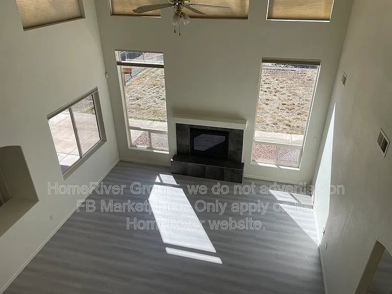 1100 Diamondback Dr NE — Photo 4