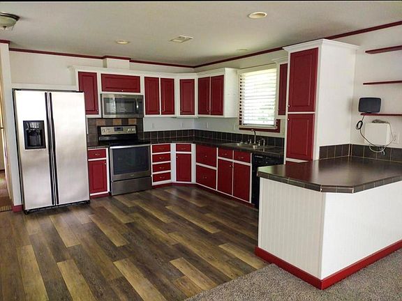 4th image of 41 Oak Shade Ln