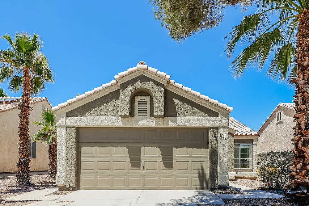 3 bed, 2.0 bath, 1161 sqft, $1,830 — Photo 1