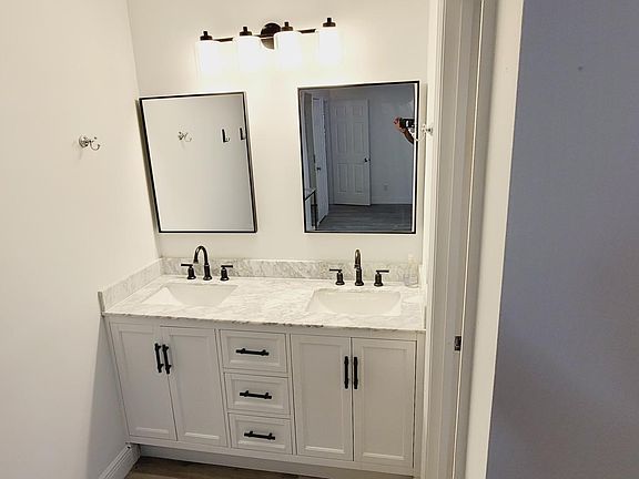 4th image of 1616 20th St SW #1
