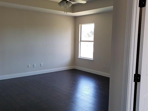 4th image of 4424 Saint Francis Ave
