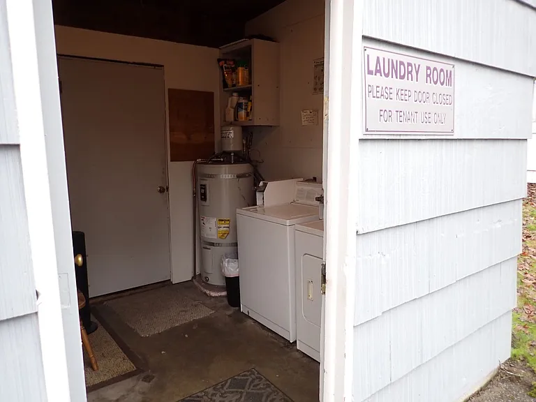 6412 Lake Grove St SW — Photo 13