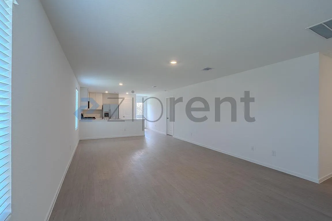 3 bed, 1474 sqft, $1,990 — Photo 3