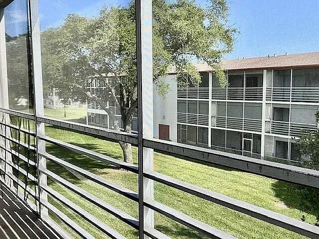 251 Brighton Dr #F — Photo 14