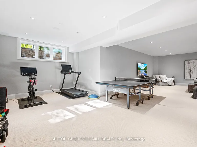 8 Cumberland Dr — Photo 44