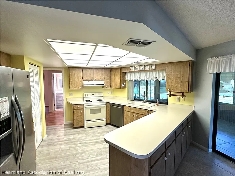 1611 Prospect St — Photo 10