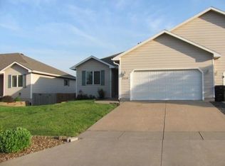 2316 Applewood Ln, Salina, KS 67401