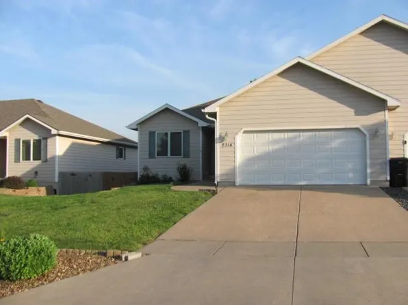 2316 Applewood Ln, Salina, KS 67401