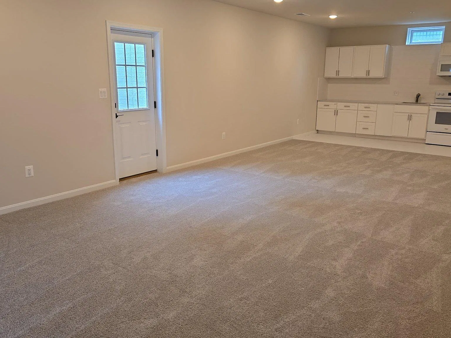1 bed, 1.0 bath, 4090 sqft, $1,500 — Photo 2