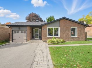 10 Carter Cres, Whitby, ON L1N 6C4