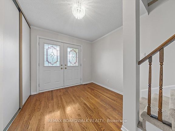 4th image of 42 Pickwick Dr