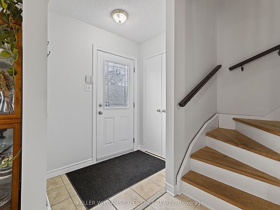 5th image of 125 Simcoe St