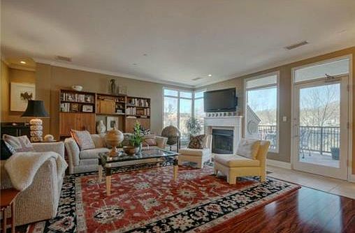 3rd image of 4528 Belleview Ave APT 103