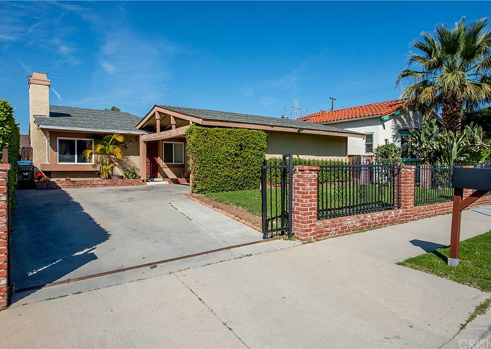 1st image of 14935 Chatsworth Dr