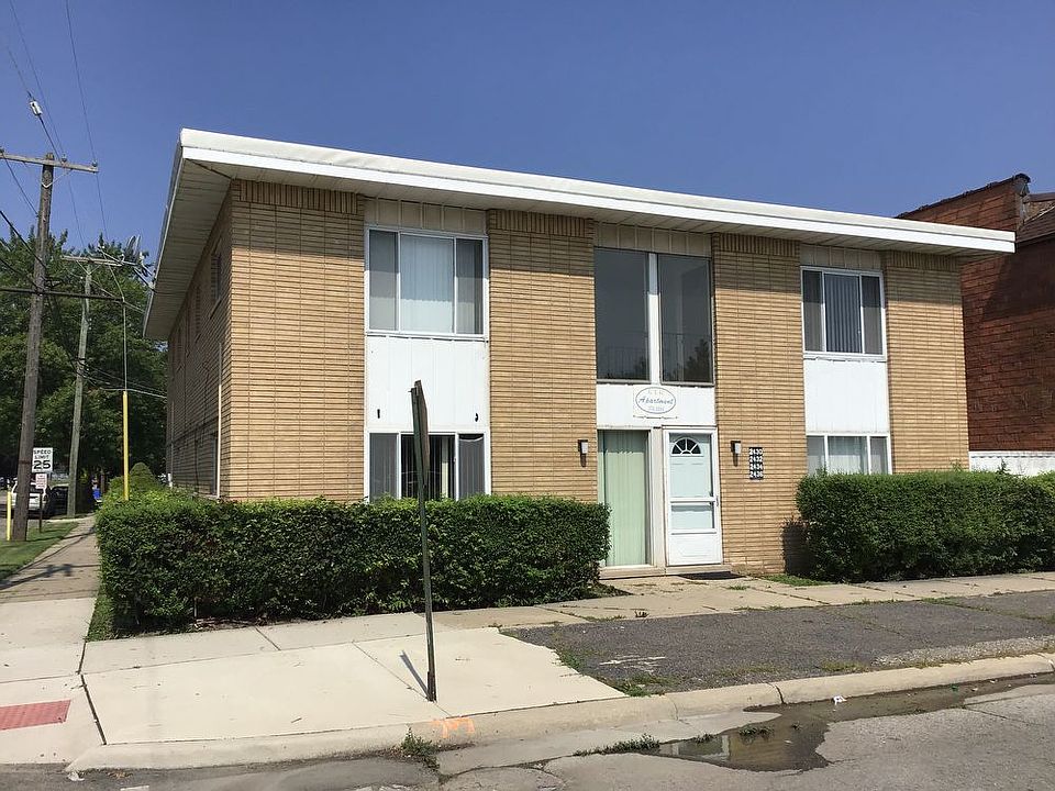 1st image of 2432 Fort Park Blvd