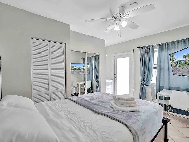 326 Walnut St — Photo 8