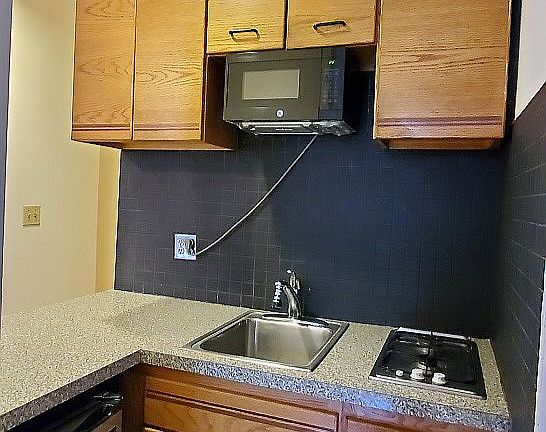 5th image of 225 W 15th St APT 1C