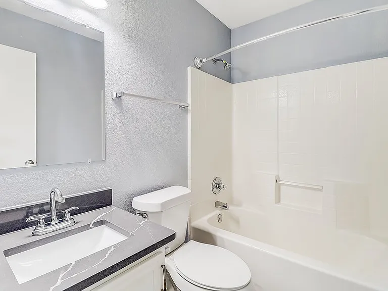222 Hollywood Dr — Photo 12