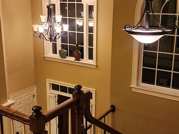 3rd image of 117 Lockewood Ct