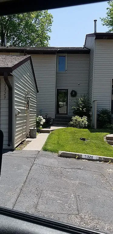 3329 Johnathan Ave photo 1