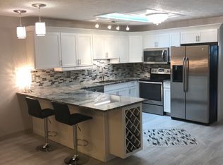 1001 Paradise Ct UNIT B, Greenwood, IN 46143