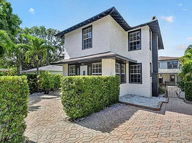 5 bed, 2400 sqft, $4,575 — Photo 1