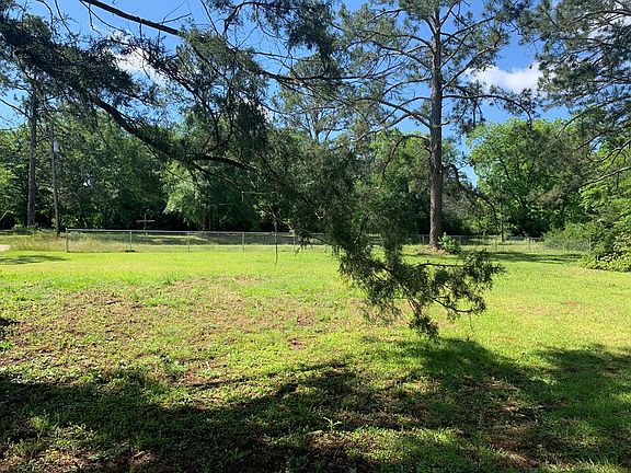 4th image of 3520 Graves Hwy
