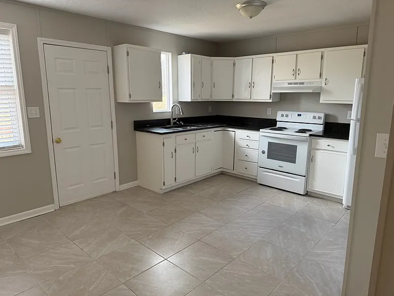 Eat in kitchen with stove/fridge. Lazy Susan cabinet in corner (very handy!)