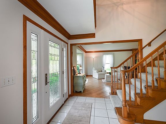 4th image of 2804 Greenwood Ln