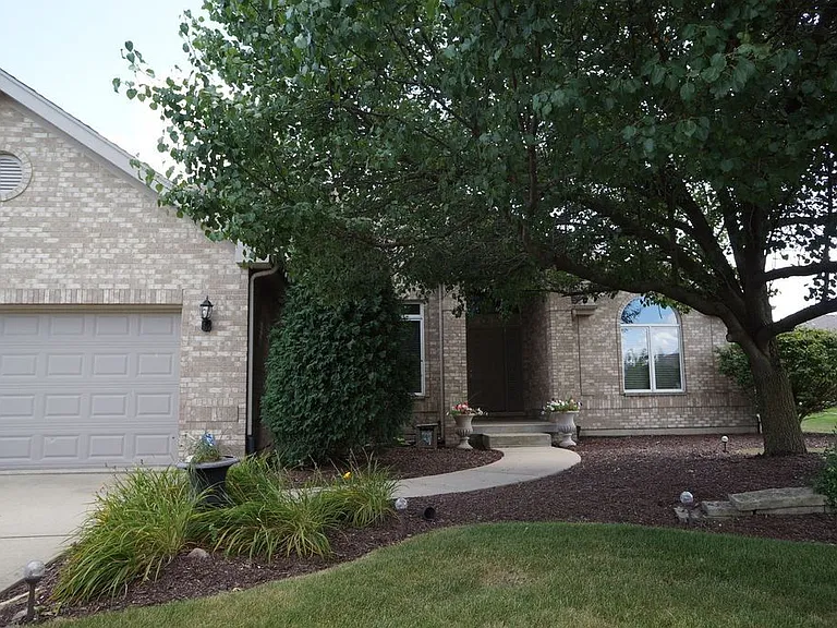 8566 Huckins Dr — Photo 4