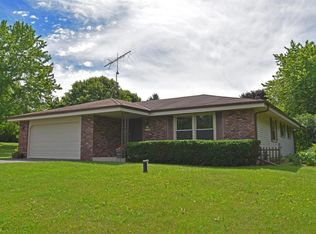 S55W29665 Windcrest Dr, Waukesha, WI 53189