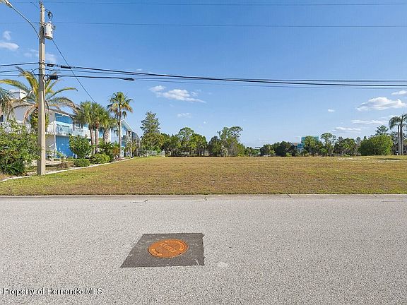 4th image of 4033 Amberjack Dr