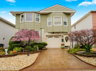 611 Klondike Ave, Staten Island, NY 10314