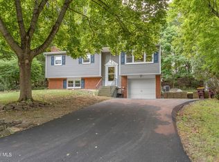 19 Chinquapin Ave, East Greenbush, NY 12061