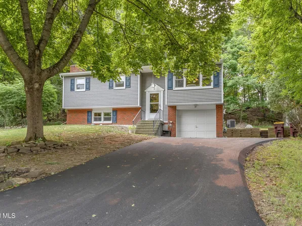 19 Chinquapin Avenue, East Greenbush, NY 12061
