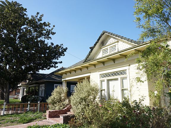 3rd image of 321 E Palmyra Ave