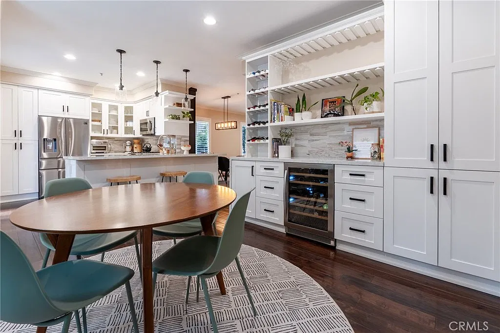6020 Seabluff Dr — Photo 1