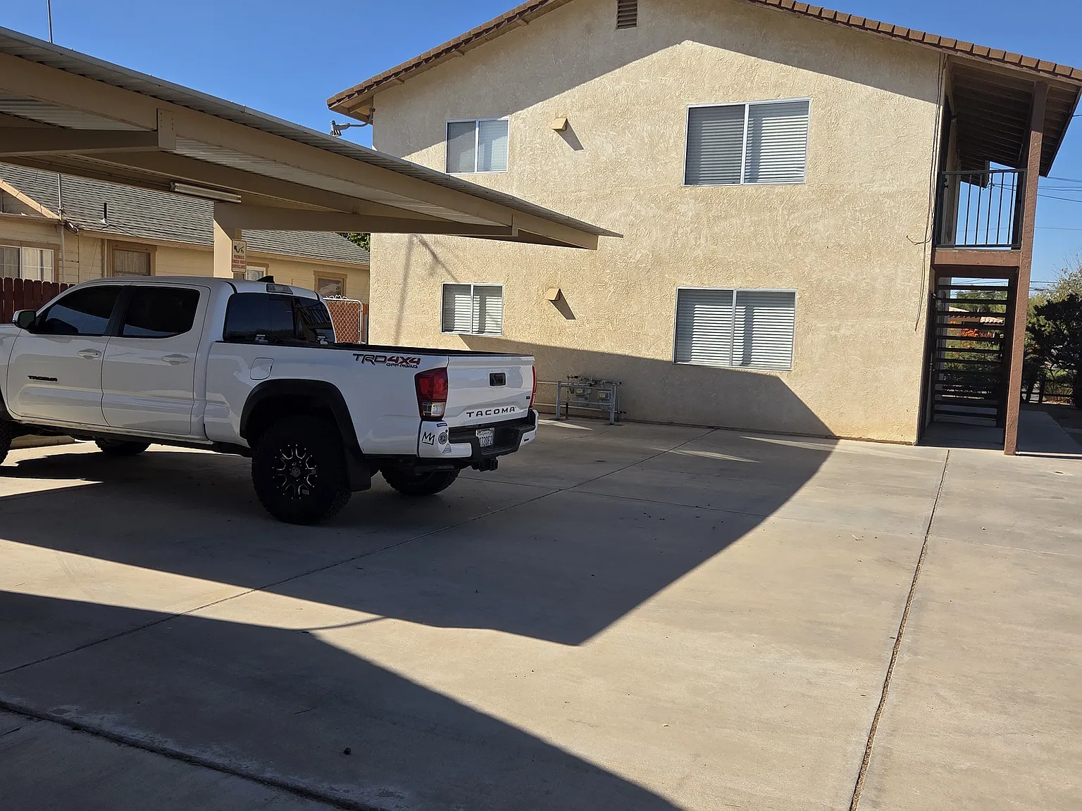 3 bed, 1100 sqft, $1,400 — Photo 1