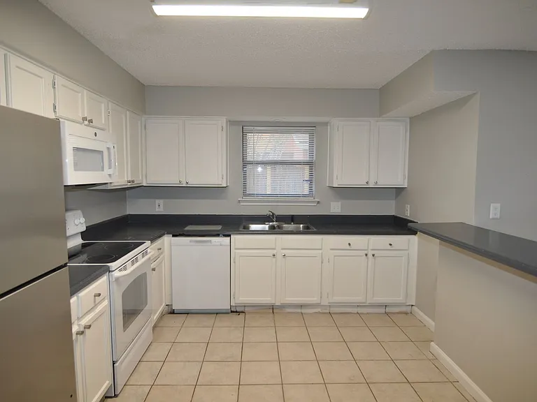 2612 San Sabastian Cir — Photo 7