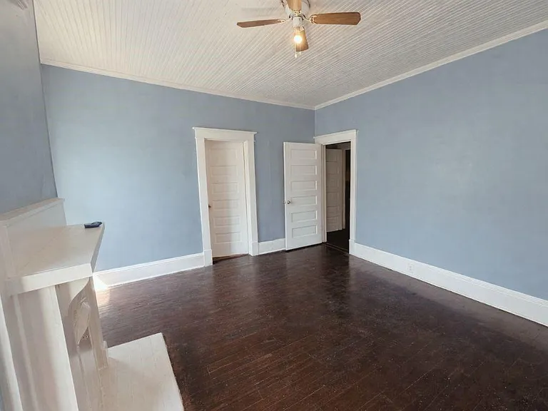 1025 Hillyer Ave — Photo 3
