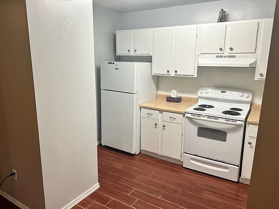 3rd image of 609 Spencer Rd