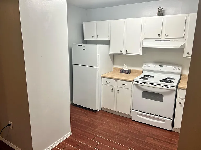 609 Spencer Rd #UPSTAIR — Photo 3