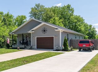 300 Thomas Ave, Hohenwald, TN 38462